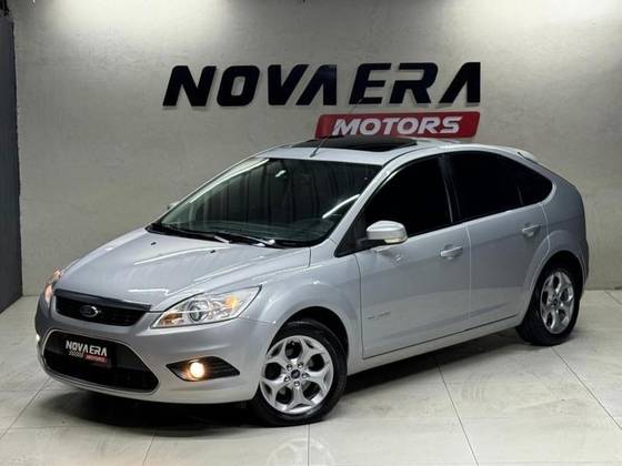 FORD FOCUS 2.0 TITANIUM HATCH 16V FLEX 4P AUTOMÁTICO FORD FOCUS 2.0 TITANIUM HATCH 16V FLEX 4P AUTOMÁTICO